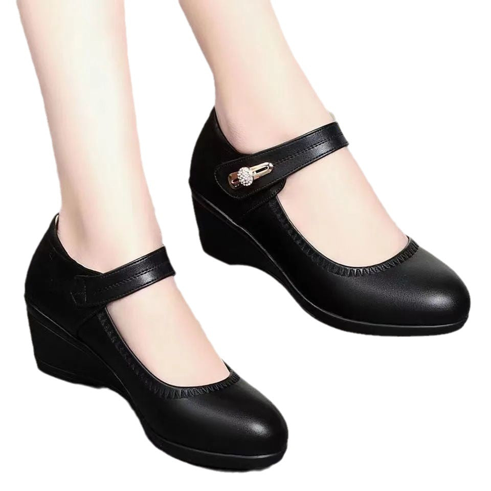 Soft leather shoes with heels and a soft, non-slip sole, ideal for mom.
